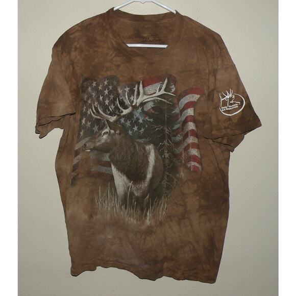 The Mountain Men’s Large SS T-Shirt Brown Tie Dye Elk Flag RMEF Made USA - Picture 1 of 3